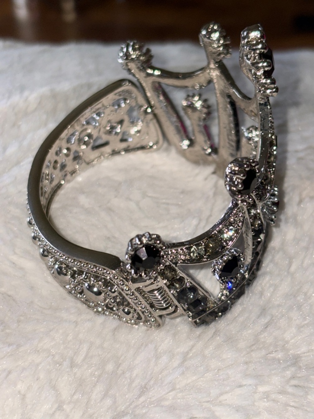 Crown~ Silver Rhinestone Bracelet with Black Stones ~NEW - Picture 2 of 5